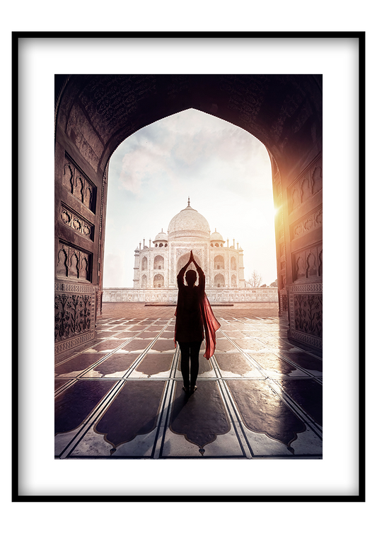 Ima a Taj Mahal előtt - Vászonkép